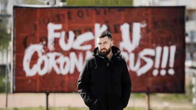 A győri reklámos, aki fizetett azért, hogy óriásplakáton gyalázhassa a koronavírust
