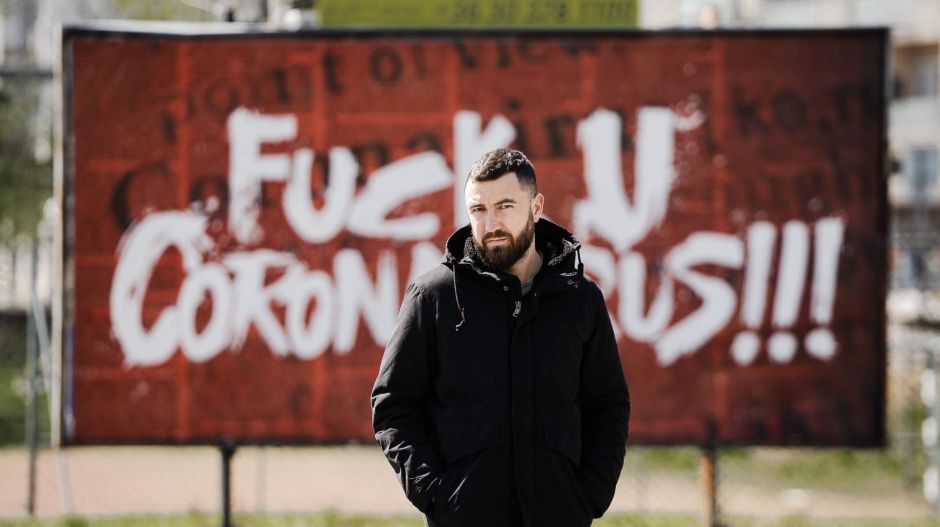 A győri reklámos, aki fizetett azért, hogy óriásplakáton gyalázhassa a koronavírust