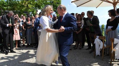 Orosz propagandalapba kezdett írni a Putyin által megtáncoltatott osztrák exkülügyminiszter