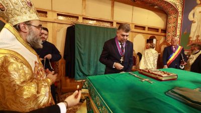 Ortodox ikonra esküszik a román szocdemek elnöke, hogy nincs köze a titkosszolgálatokhoz 