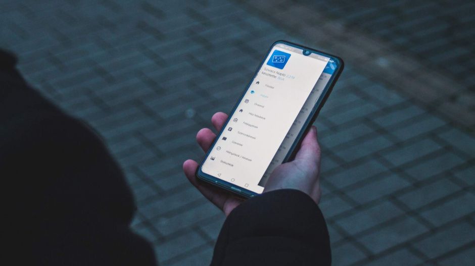 Diákok írtak saját alkalmazást az e-naplóhoz, letiltatták a Google Play-ről