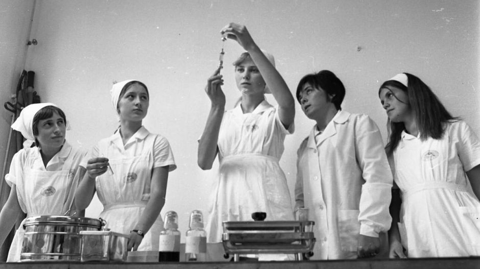 Itt egy rendezvényszervező cég, ami ingyen segítene lebonyolítani az államnak a tömeges oltásokat