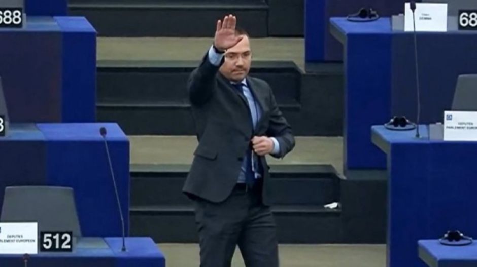 Nem véletlenül nem büszkélkedik el a Fidesz karlengető bolgár támogatójával