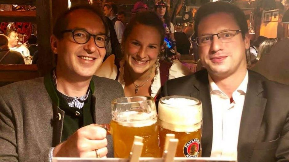A Fidesz egy német lapnak jelentette be, hogy maradna a Néppártban