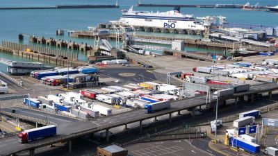 Volt, hogy egy hétig állt a határon a sofőr – magyar fuvarosok a brexitről