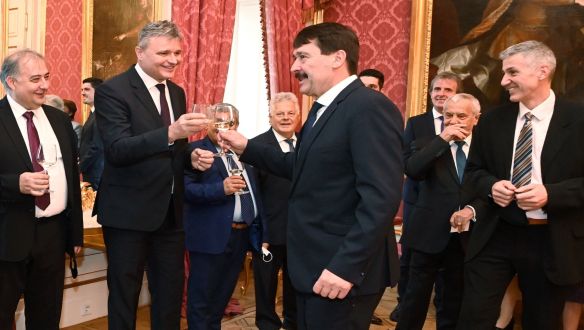 Völner Pál engedélyezte Áder János lehallgatását? – erős szezonvég a parlamentben