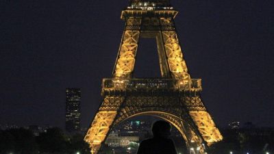 A francia kormány engedné a mesterséges megtermékenyítést az egyedülálló és a leszbikus nőknek is