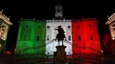 Kié lesz Róma? Az Öt Csillag nem tudott rendet tenni, a baloldalon pedig megint Renzi zavar be