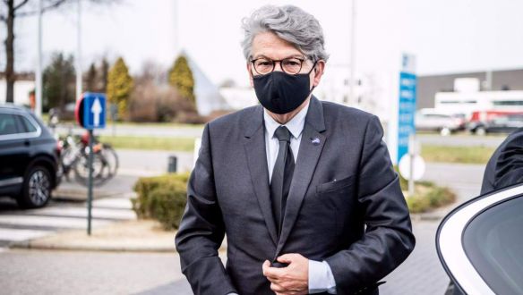 EU-biztos az Azonnalinak: Nem szeretnénk, hogy a szabad mozgás elvét a vakcinák kérdése vonja kétségbe