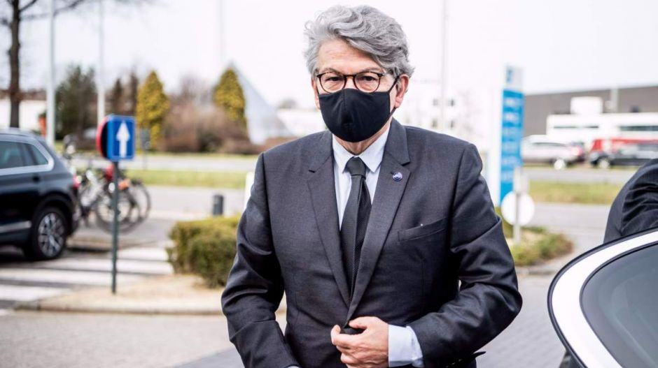 EU-biztos az Azonnalinak: Nem szeretnénk, hogy a szabad mozgás elvét a vakcinák kérdése vonja kétségbe