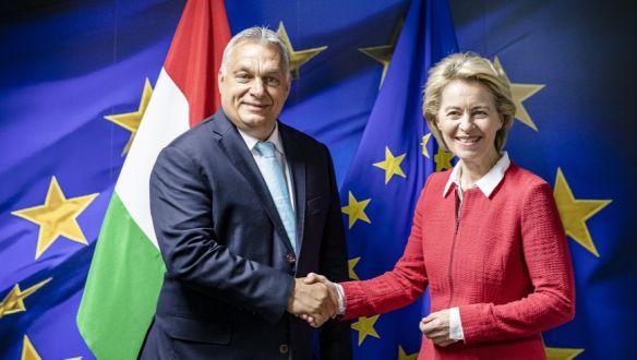 Nem elég Brüsszelnek a kormány négy engedménye, a közoktatásban is nagy változásokat akar