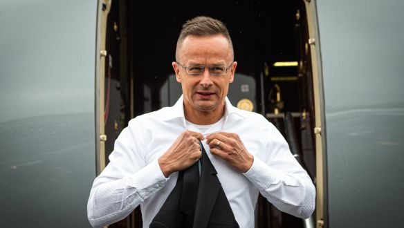 Szijjártó Péter nem is lehetne boldogabb, újraindul a Peking-Budapest közvetlen járat