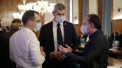 Már csak hat szabad intenzív ágy van Romániában, majdnem belebukott a kormány