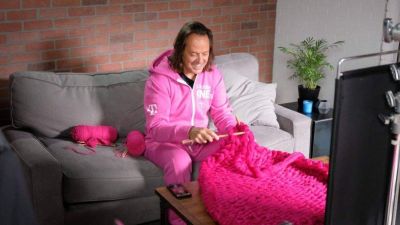 Az amerikai kormány jóváhagyása kell a T-Mobile üzletéhez, a cégvezető másnap szobát foglalt Trump hoteljében