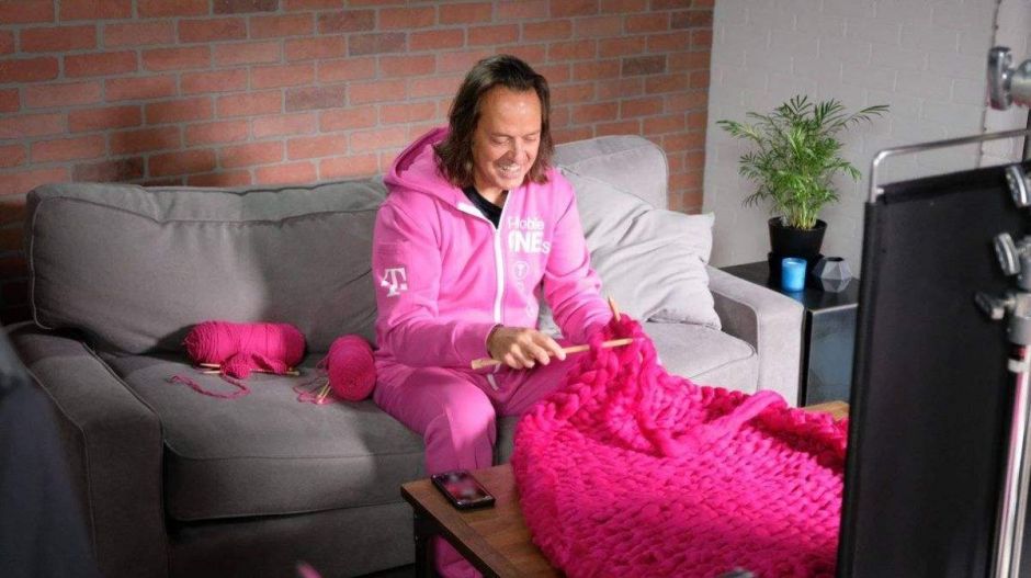 Az amerikai kormány jóváhagyása kell a T-Mobile üzletéhez, a cégvezető másnap szobát foglalt Trump hoteljében