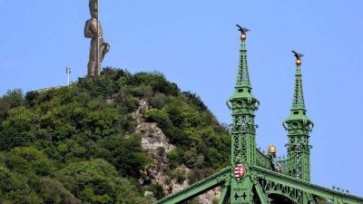 Kit vigyen még el a Fidesz az éj leple alatt?