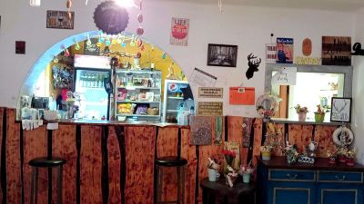 Trükkösen, de kinyitott a kis falu kocsmája, hiába fenyegette őket a rendőrség