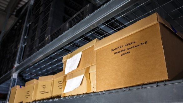 Páratlan római mozaik porosodik dobozokban Szombathelyen, mert nincs pénz védőtetőre