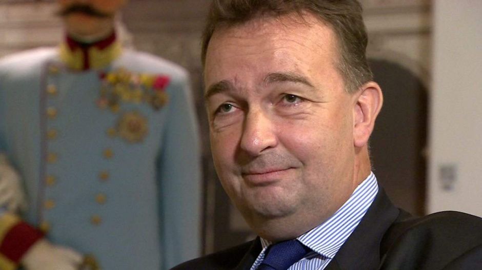 Habsburg Károlyt megbüntették Ausztriában, mert használja a nemesi címét