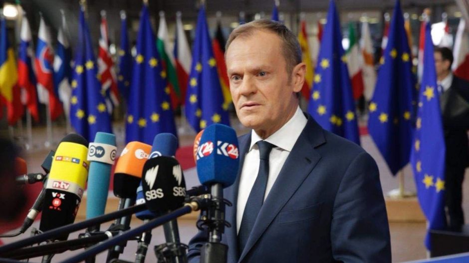 Tusk kirekesztette Orbánt és a Fideszt a kereszténydemokraták köréből