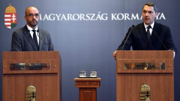 Semmi jót nem üzen a románoknak Lázár János december elsejére