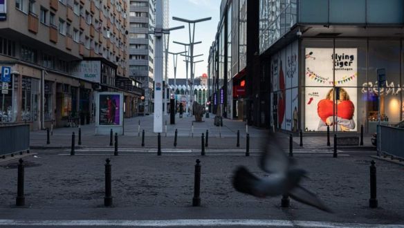 Kötelező szájmaszkot viselni Lengyelországban csütörtöktől