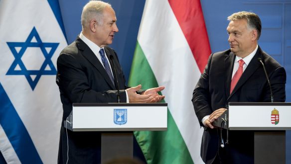 Akciók újságírók és civilek ellen: itt minden gyanús, kiscicám!