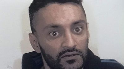 Brit szociális munkások szóltak a börtönben ülő pedofilnak, hogy találkozhat a nemi erőszak során fogant gyerekével