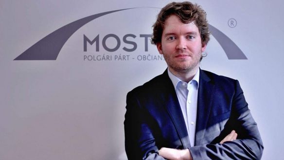 A Híd alelnöke kimagyarázza az Azonnalinak a magyar himnusz betiltását