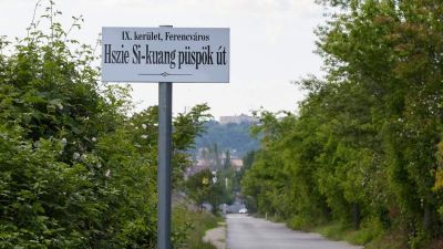 Kína szerint megvetést sem érdemelnek az utcákat átnevező magyar ellenzéki politikusok