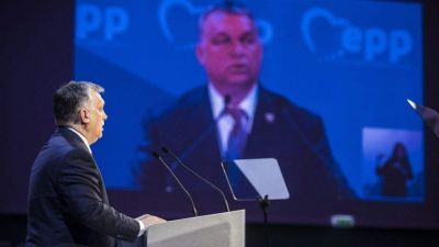 Csak a Fidesz nem szavazta meg a Néppártban, hogy több pénzt kapjanak a civilek
