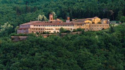 Kirakják Steve Bannont a kolostorból, ahol „gladiátorképzőt” akart csinálni kultúrharcosoknak