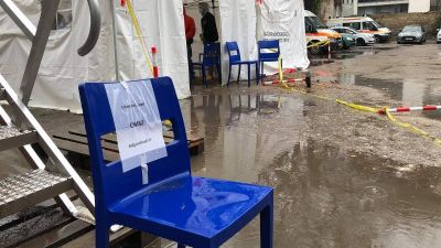 Sártengerben kell várakozni az egyetlen budapesti ingyenes tesztelőhelyen