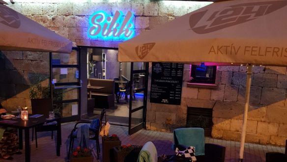 „Már a nyitásellenesek is amellett vannak, hogy muszáj valamit csinálni”