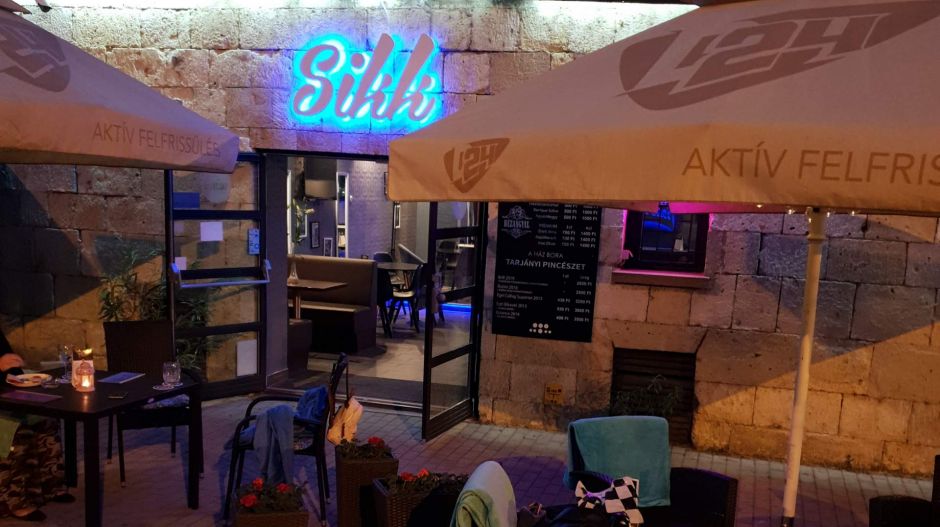 „Már a nyitásellenesek is amellett vannak, hogy muszáj valamit csinálni”