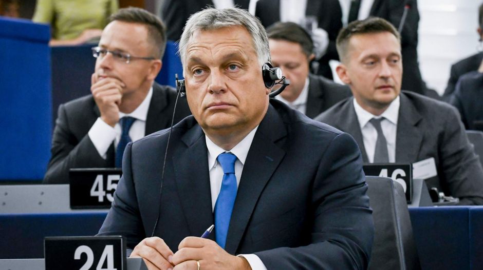 Ezért bujkál Rogán és ezért nem Szijjártó