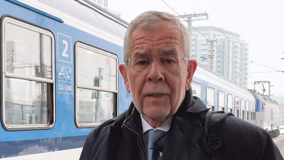 Vonattal akart a klímacsúcsra menni az osztrák államfő, de a cseh vasút elfelejtette a foglalását