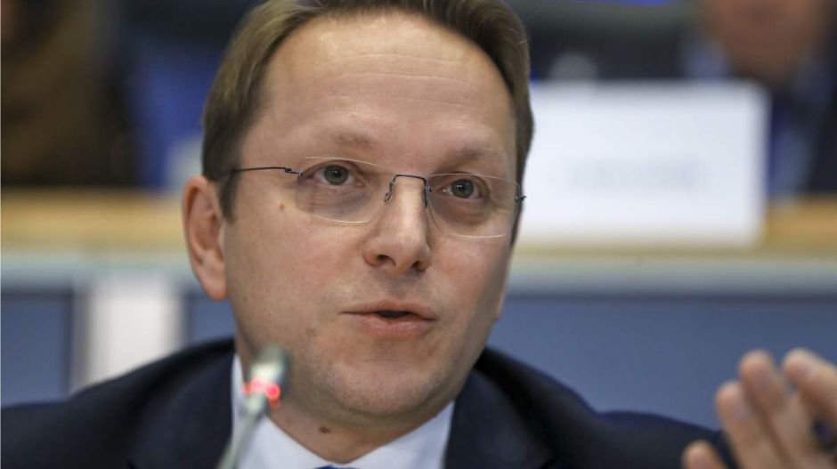 Még Orbán sem befolyásolhatja majd biztosként, esküdözik Várhelyi Olivér írásbeli válaszaiban