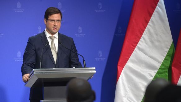 Szombattól zárt térben ismét kötelező lesz a maszk használata