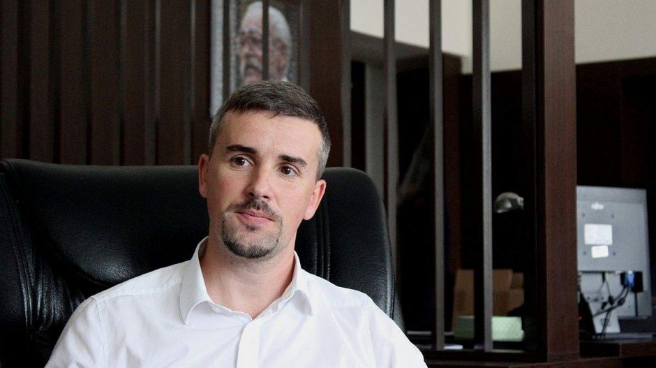 Már az is pozitív, hogy a Néppárt egyáltalán mismásol a Fidesz ügyében – Jakab Péter az Azonnalinak