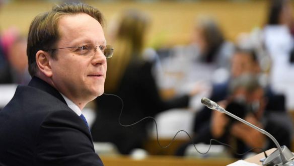 Ilyen volt Várhelyi Olivér meghallgatása percről percre