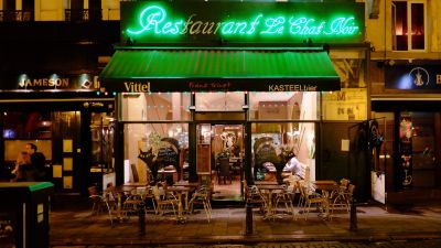 Kijárási tilalom brüsszeli módra: este 10-re haza kell érni, éjféltől bármerre lehet császkálni