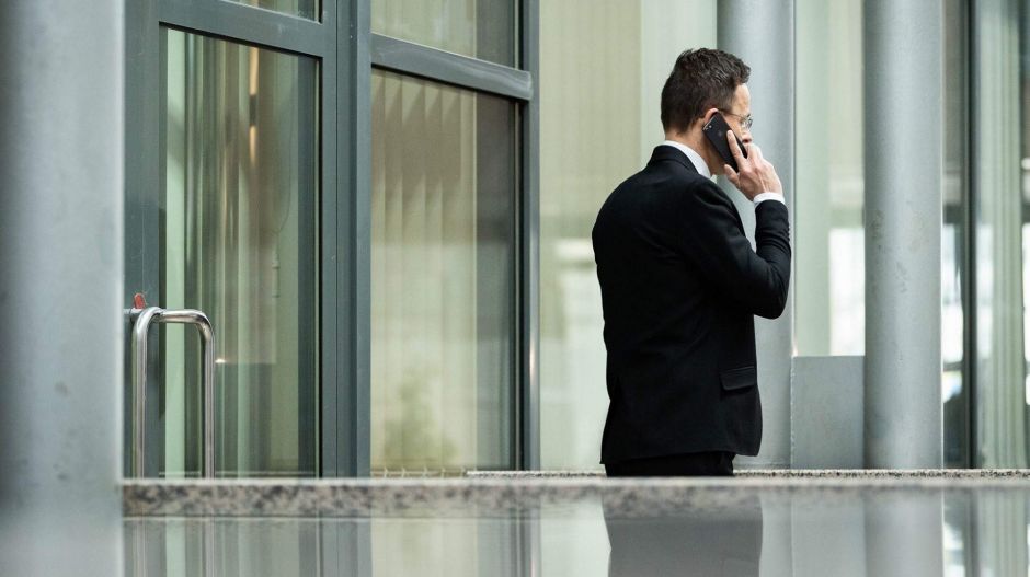 Puritán plebejuskormányzásra van szükség, mondta Szijjártó, majd miniszterként elment luxusjachtozni