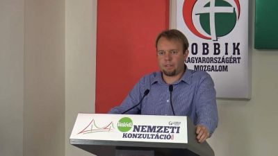 Nem mond le a Duna-parti cipőkbe köpködő jobbikos, a párt etikai eljárást indít