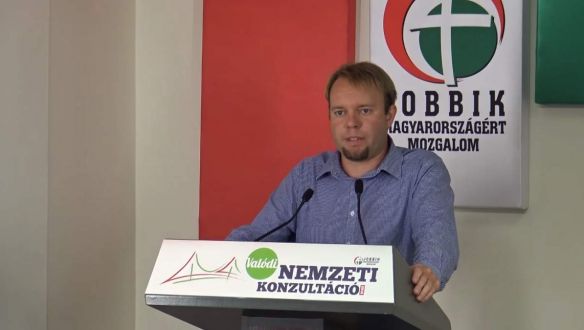 Nem mond le a Duna-parti cipőkbe köpködő jobbikos, a párt etikai eljárást indít