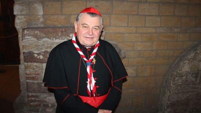 A mosolygó kommunisták arca egykori börtönőreire emlékezteti a cseh bíborost