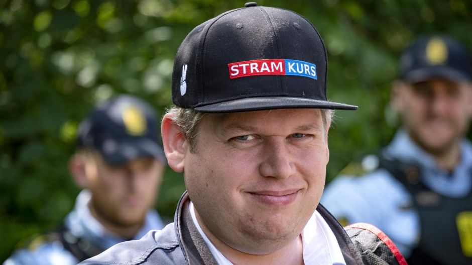 Lábon lőttek a rendőrök egy késes férfit a dán keményvonalasok Koránt égető tüntetésén