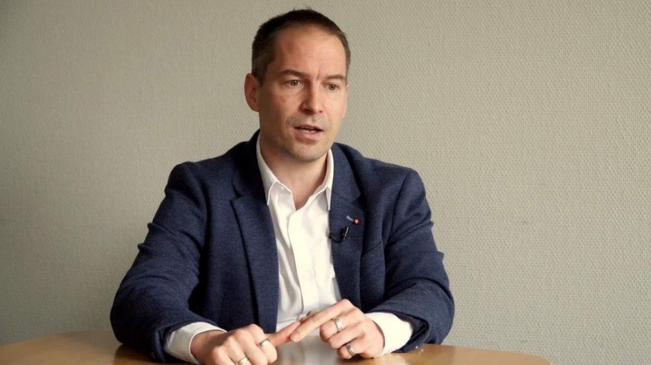 Az, hogy egyre több a koronavírus-tagadó, a politikusoknak is köszönhető – Krekó Péter az Azonnalinak!