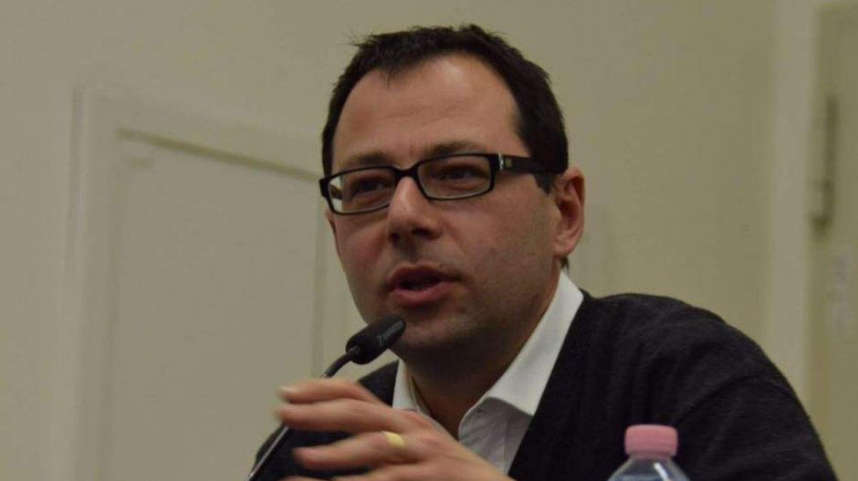 „Az olasz kormány egyértelműen kiáll a menekültkvóta mellett” – Interjú az Öt Csillag vezető politikusával