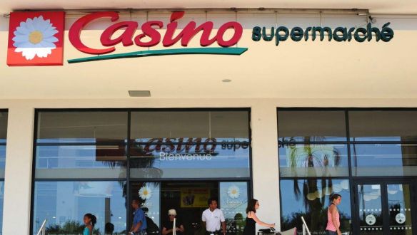 Tüntettek egy francia szupermarketnél, mert már pénztárosok nélkül is lehet benne vásárolni